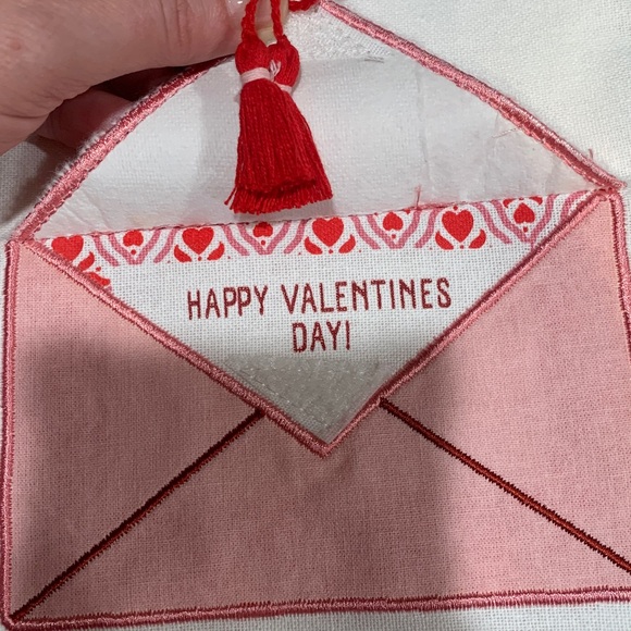 Absolutely gorgeous decorations for Valentine’s Dayhigh quality kitchen towel❤️